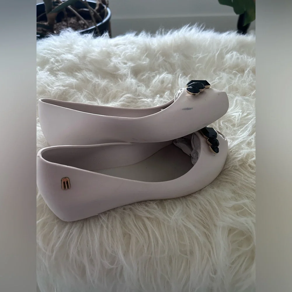 Mini Melissa excellent worn